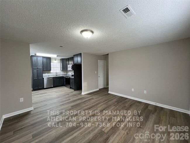 Foto del edificio - 309 Rustic Rd