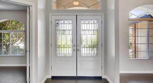 Foto del edificio - 5 Bedroom/3 Bath Home with Paid Solar System - $3295 Per month!