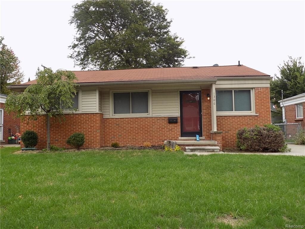 Primary Photo - 1306 Hickory Ave