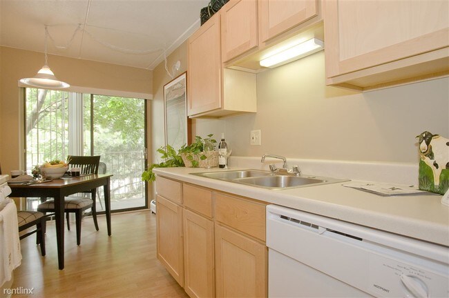 Building Photo - 201 Regency Dr