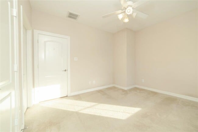 Building Photo - 10602 Clearview Villa Pl