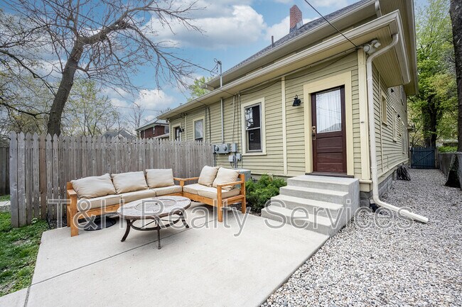 Foto del edificio - 717 Woodruff Pl E Dr