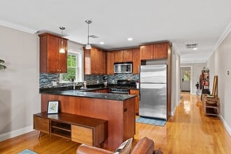 Building Photo - 7 Fox St