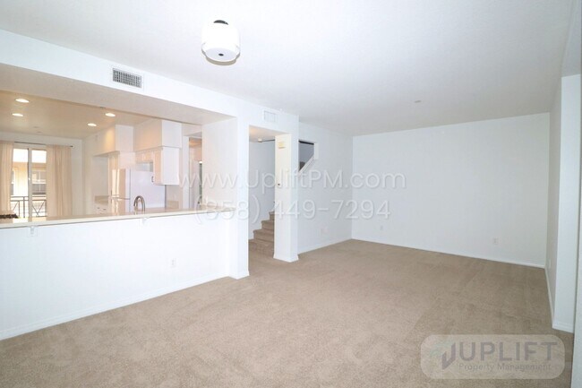 Foto del edificio - 2 Bed, 2 Bath Condo w/ Attached 2 Car Gara...