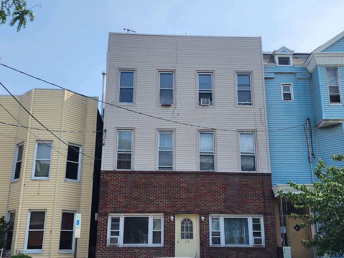 Primary Photo - 108 32nd St