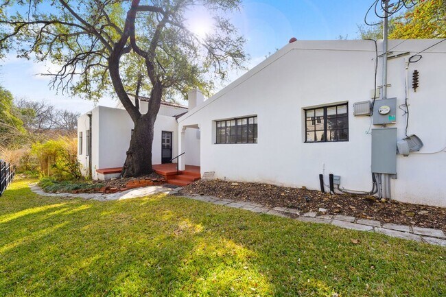 Foto del edificio - Sprawling Downtown Austin 4/3 home in Nort...