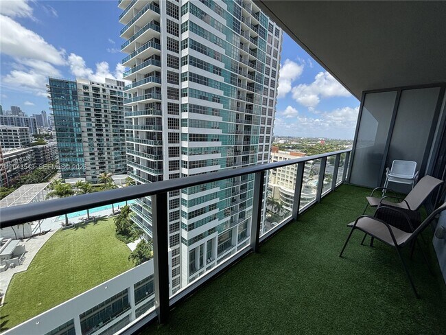 Foto del edificio - 121 NE 34th St