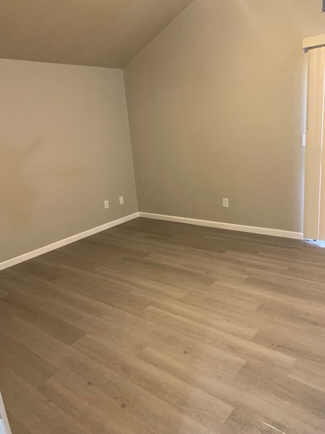 Building Photo - Spacious 3-Bedroom Home with Backyard in Fresno!