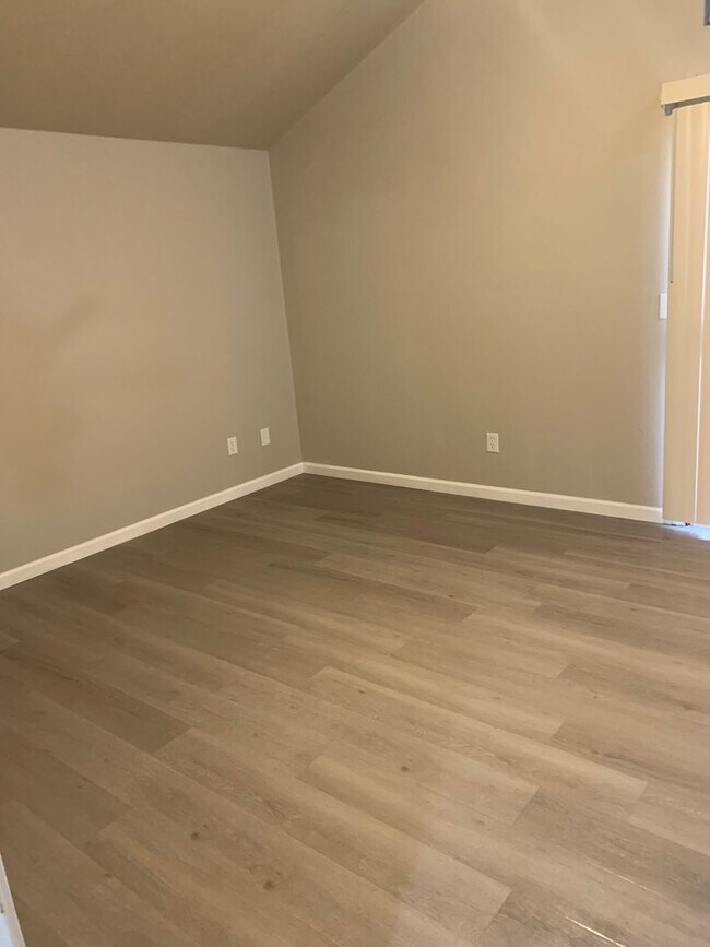 Foto del edificio - Spacious 3-Bedroom Home with Backyard in Fresno!