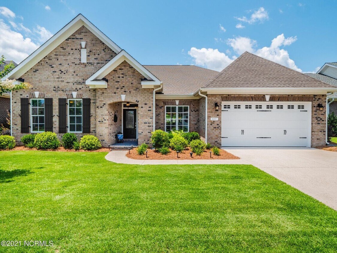 Foto principal - LANDFALL - 4 bed | 3.5 bath modern home