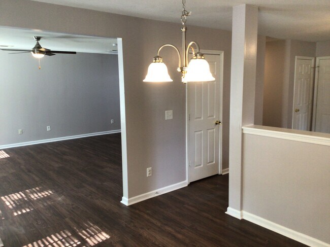 Building Photo - 2021 Sonoma Valley Drive