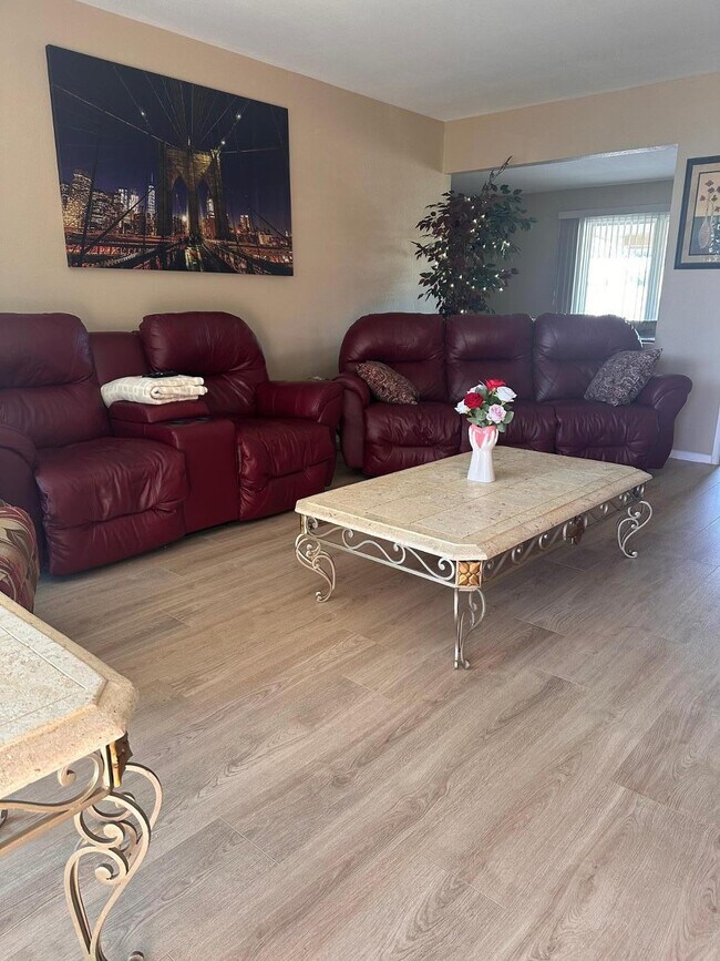 Foto del edificio - 10214 W Burns Dr