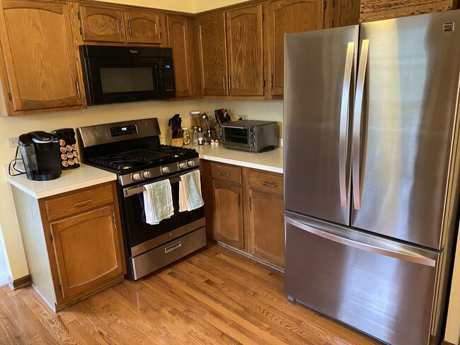Building Photo - 877 Plainfield-Naperville Rd
