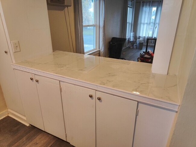 Foto del edificio - 1205 W Yakima Ave