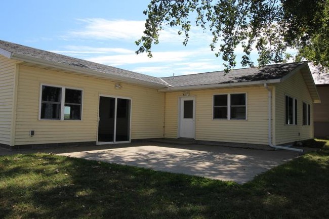 Foto del edificio - 3 bedroom in Spirit Lake IA 51360