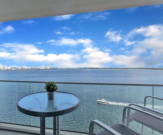 Foto del edificio - 800 Claughton Island Dr