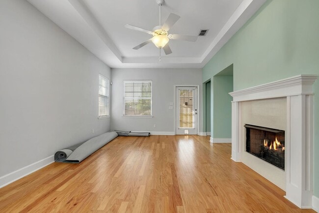 Foto del edificio - Townhome with Garage Near the Parkway