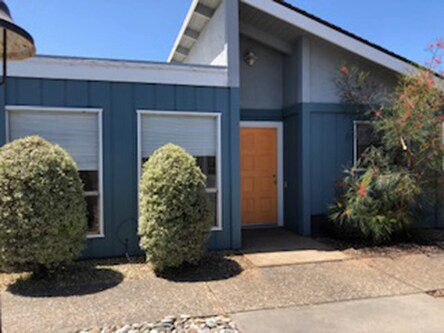 Front of unit - 225 Butte Dr