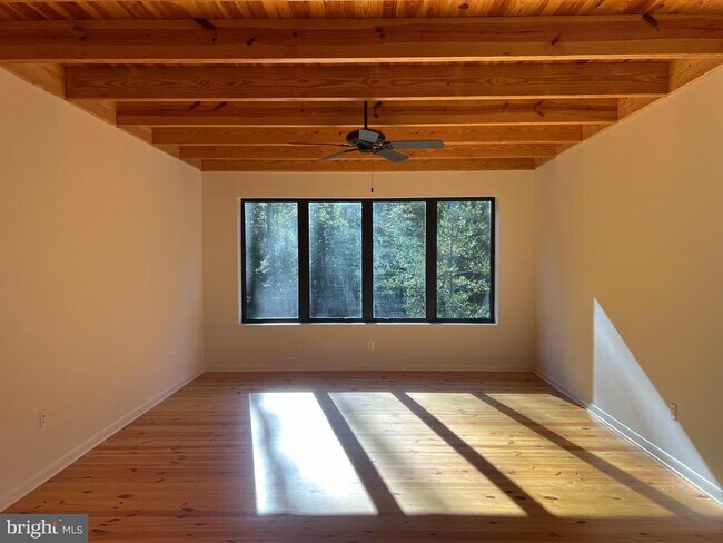 Foto del edificio - 48 Waller Point Dr