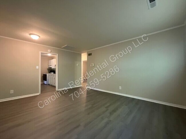 Foto del edificio - 1744 Academy St