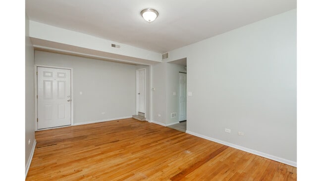 Building Photo - 3734 W Lawrence Ave