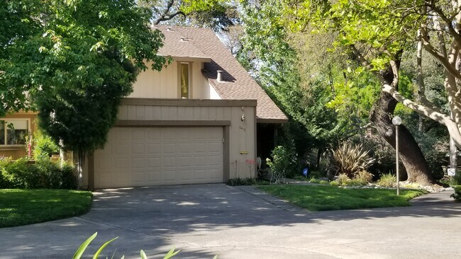 Building Photo - 6415 Ebano Ct