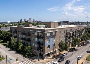 Building Photo - 648 Riverside Dr