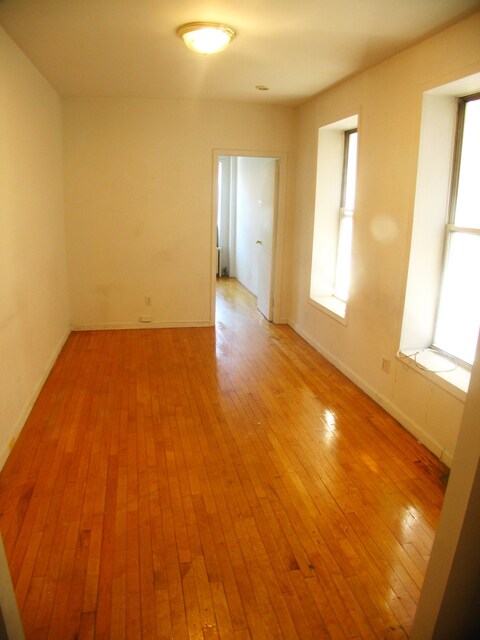 Primary Photo - 631 E 11th St