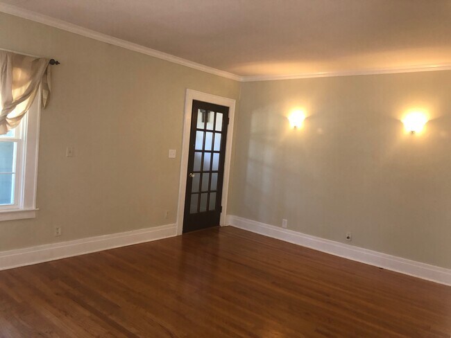 Building Photo - 1127 Lancaster Ave