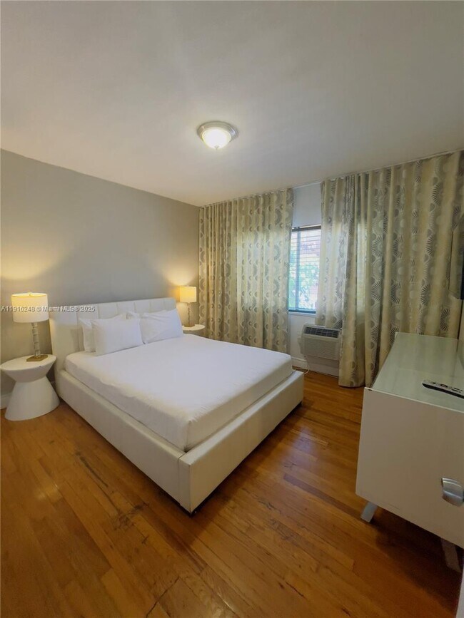 Foto del edificio - 7710 Harding Ave