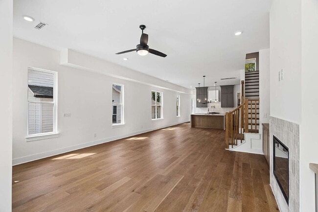 Building Photo - "Chic Nashville Townhouse: 3 Beds, 3 Baths, with Granite Elegance & Cozy Fireplace!"