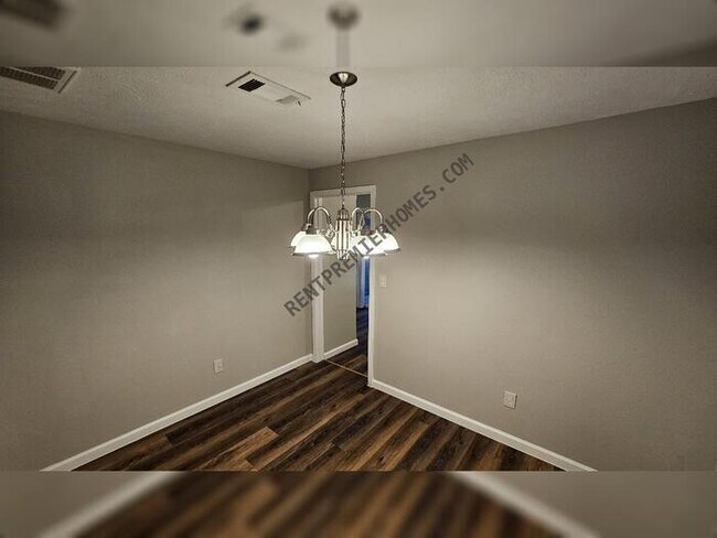 Building Photo - 4422 Donalbain Dr