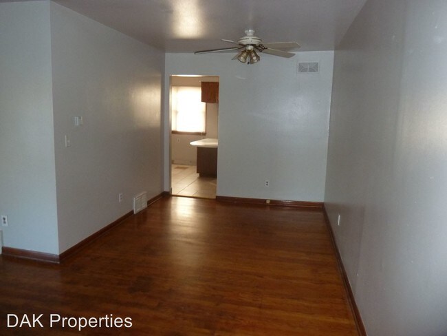 Building Photo - 8706 W Lancaster Ave