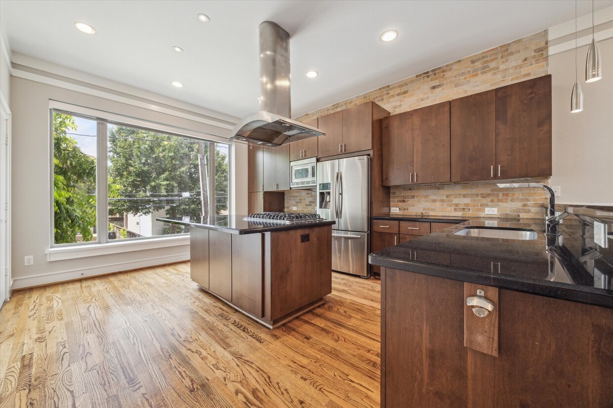 Foto principal - 6126 Clyde St