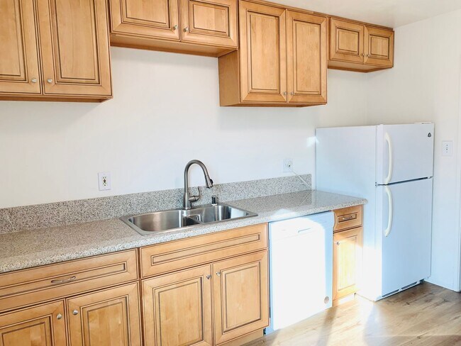 Foto del edificio - BLOCKS TO THE BAY! 2BD/1BA APARTMENT IN PACIFIC BEACH! Only $2,595mo!