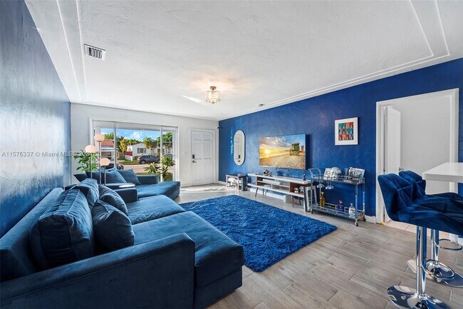 Building Photo - 1545 Normandy Dr