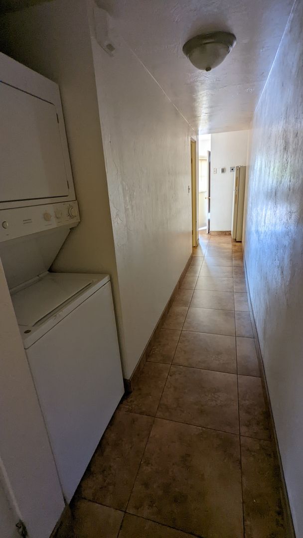 Foto del edificio - 1052 E 7th St