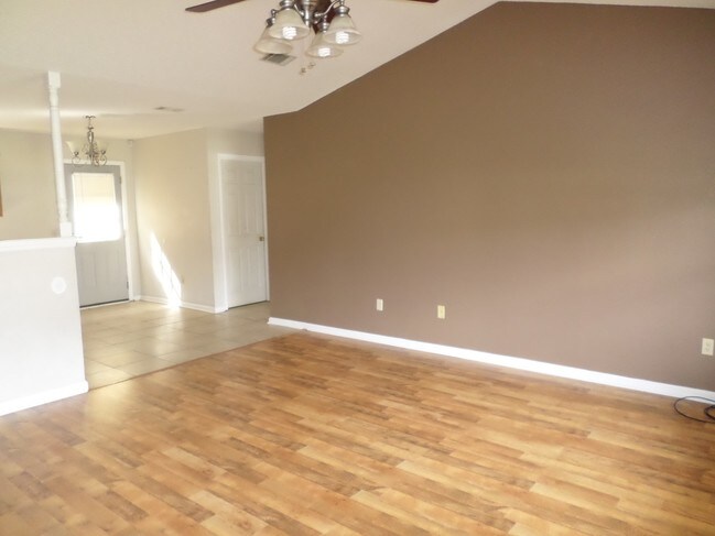 Building Photo - 906 Rice Ct