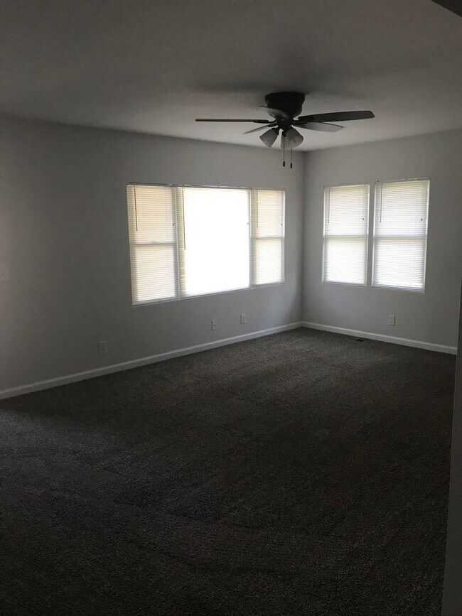 Building Photo - 2 Bedroom, 2 Bath Single Family Home in Cl...