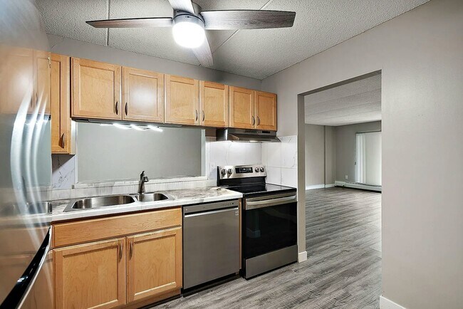 Foto del edificio - 10411 Cedar Lk Rd S