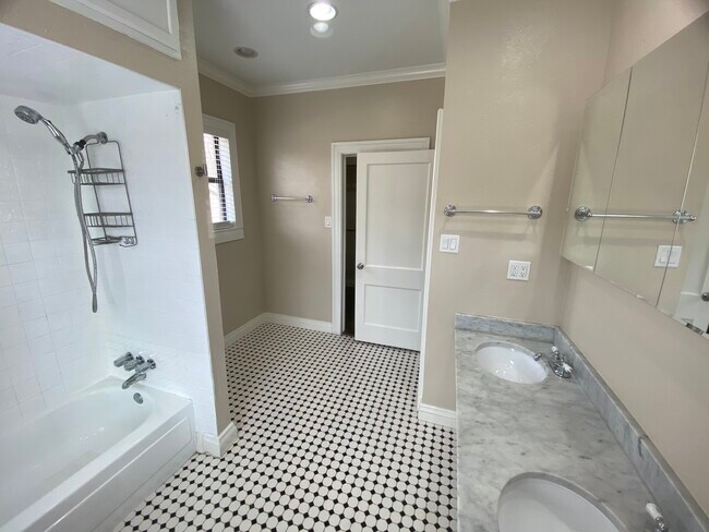 Building Photo - 839 Thomasson Dr