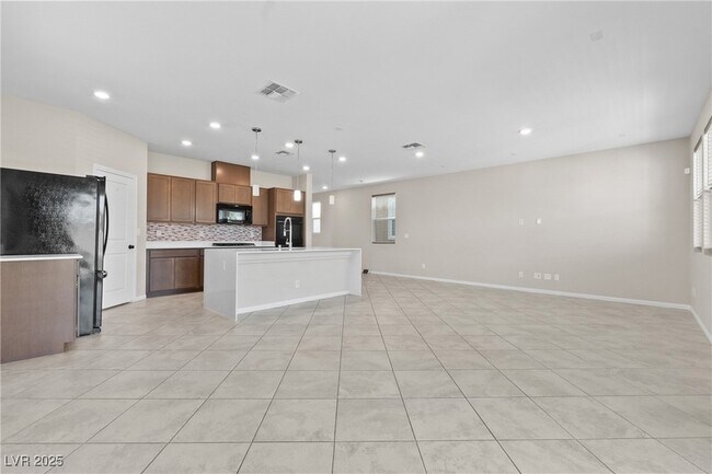 Foto del edificio - 8338 Carmentis Ave