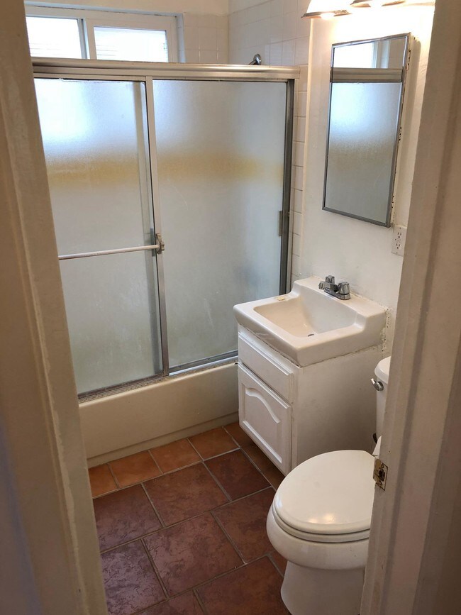 Bathroom - 826 Westbourne Dr