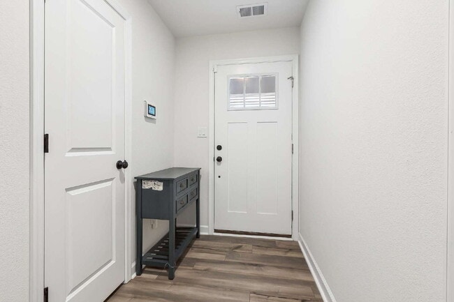 Building Photo - "Spacious 4-Bedroom Condo with 3.5 Baths in Prime Suffolk Location – 2081 Sq Ft of Comfort and St...