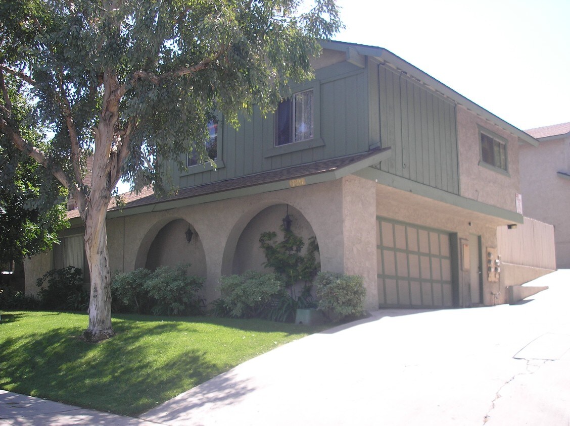 Building Photo - 120 W Olive Ave