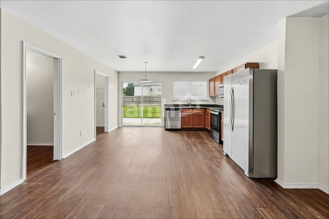 Building Photo - 2014 Kingsbridge Dr