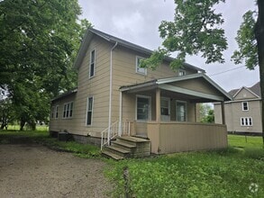 Building Photo - 820 Logan Ave