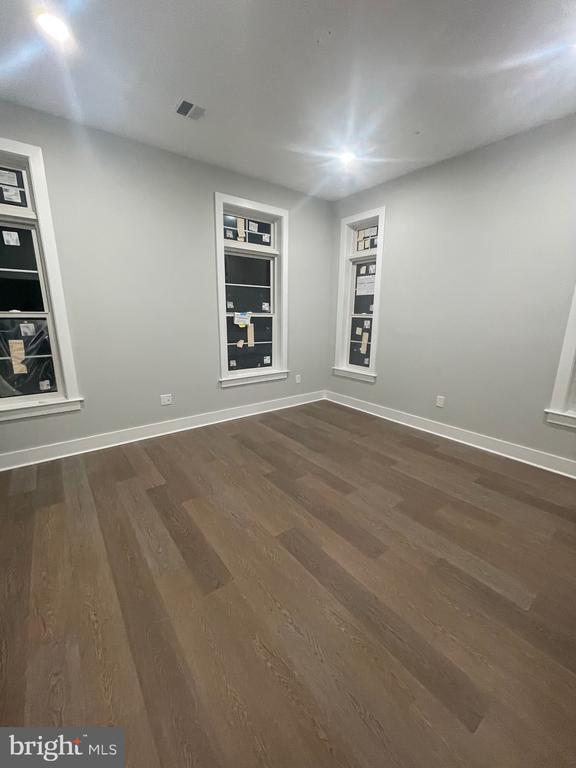 Foto del edificio - 5830 Henry Ave