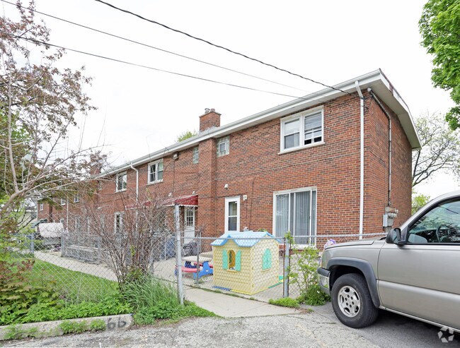 Building Photo - 62-72 E Blecke Ave