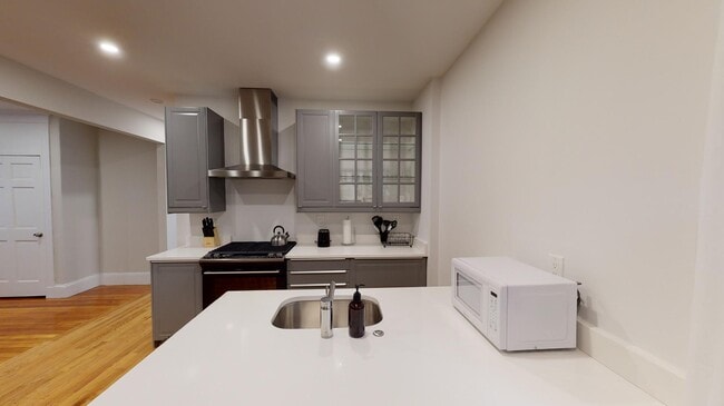 Building Photo - 18 Sudan St